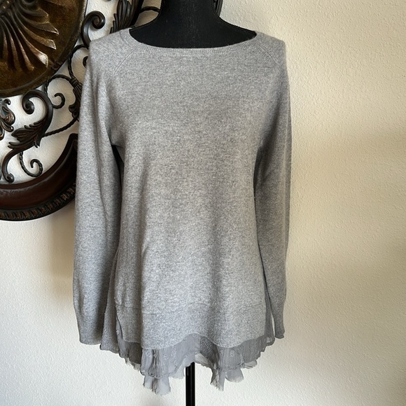 Garnet Hill Women’s Soft Gray Cashmere Sweater Lace Accent around Hem Large - Picture 2 of 14